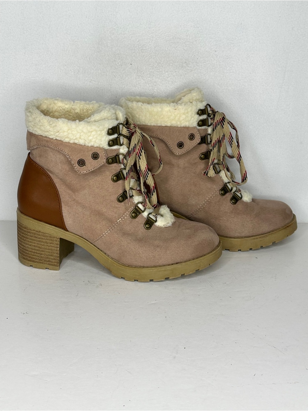 JANE AND THE SHOE Soft Pink Faux Suede/Sherpa Lace-Up Ankle‎ Boots Brown Heel Sz
